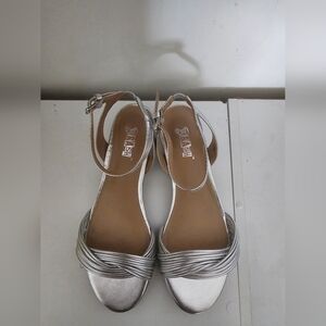 Brash Swann flat sandals in a silver metallic color Sizs 6